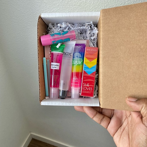 Mumoo Kisses Lip Gloss Box! - Picture 6 of 8
